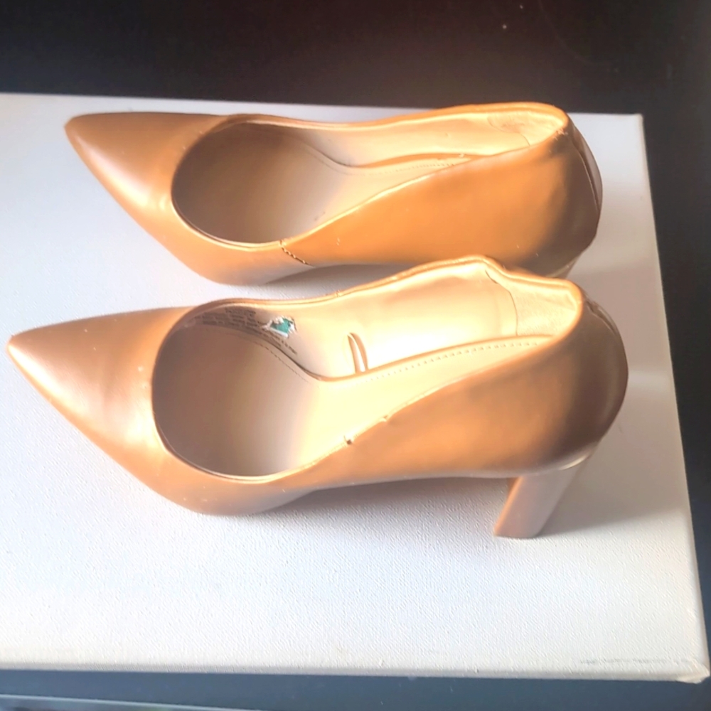 Michael Kors Elegant Tan/Nude Women's Pumps Size 8.5 - Picture 5 of 16